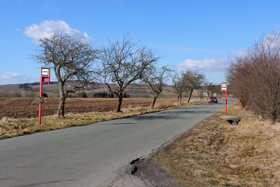 File:Horní Kruty, Újezdec, bus stop 2.jpg