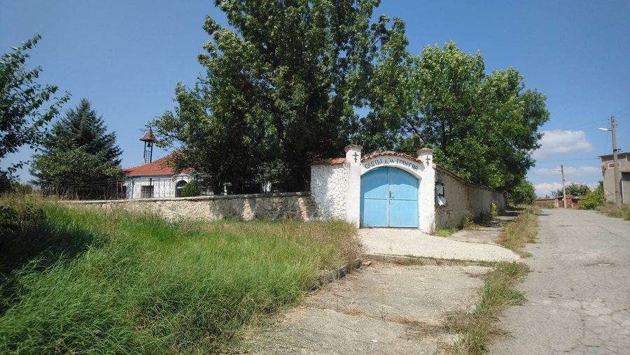 File:Zhivkovo (Sofia Province) church 1.jpg