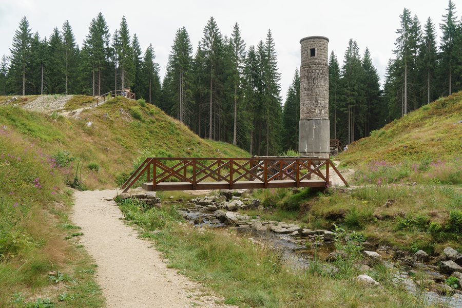 File:Przerwana zapora Desná 2.jpg