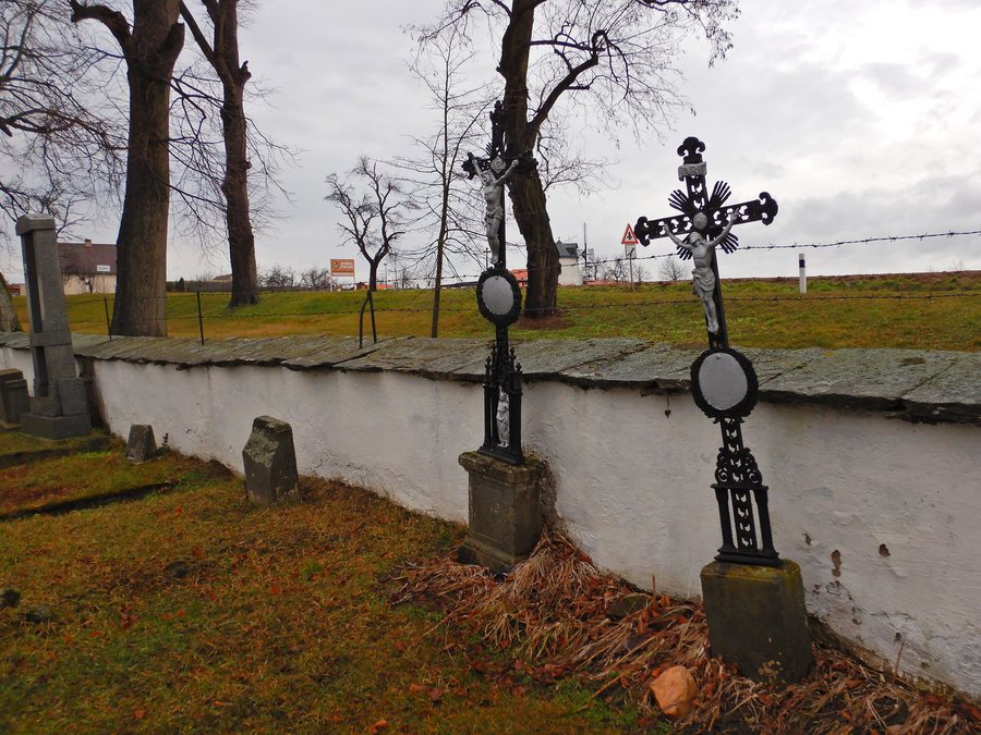 File:2018-01-03 GuentherZ (37) Lesná u Znojma-Liliendorf Friedhof.jpg