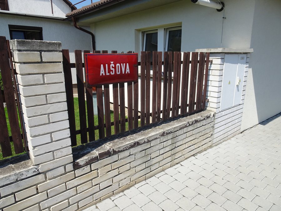 File:Kostelec nad Labem, Alšova, tabule.jpg