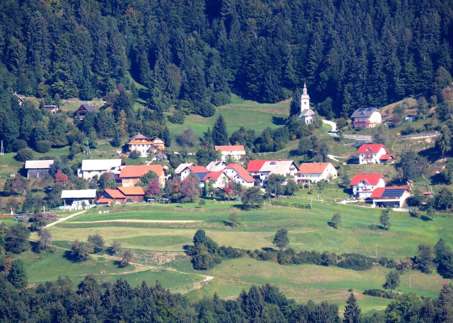 File:Cetena Ravan Slovenia 2.jpg