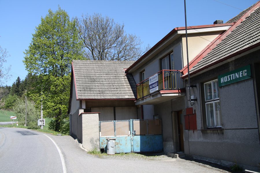 File:Chvalsovice near Dresin in 2011 (1).JPG