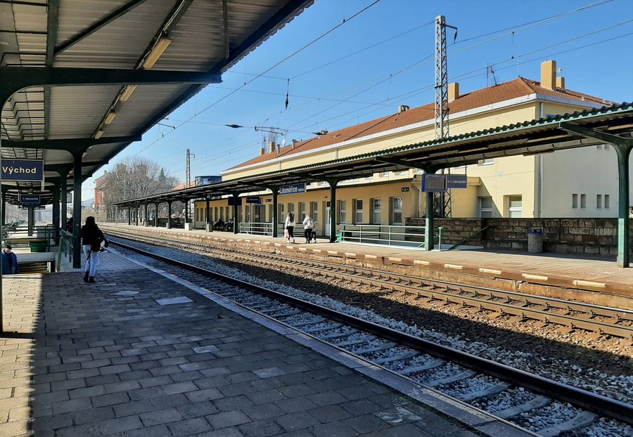 File:Litoměřice město train station, platform.jpg
