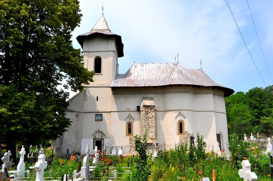 File:Biserica Adormirea Maicii Domnului din Gura Văii.jpg