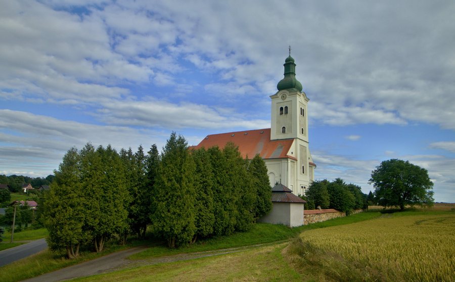 File:Dubnice kostel 3.jpg