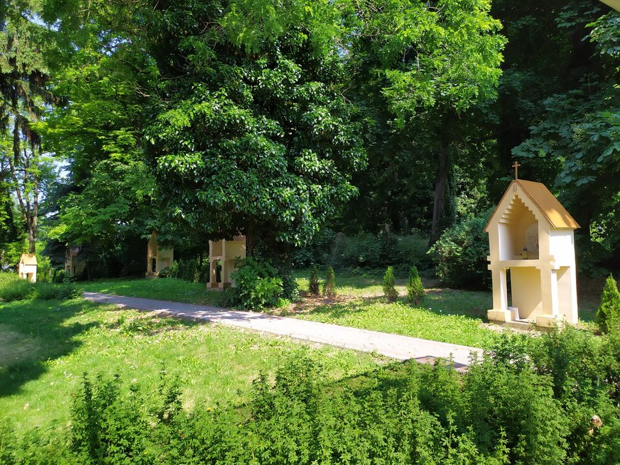 File:Trávnica kalvária 03.jpg