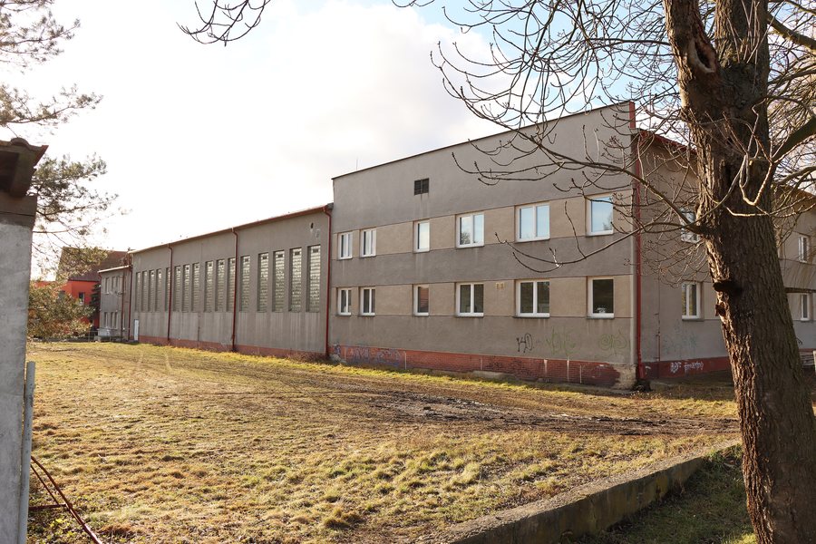 File:Údlice, sportovní hala (001).jpg