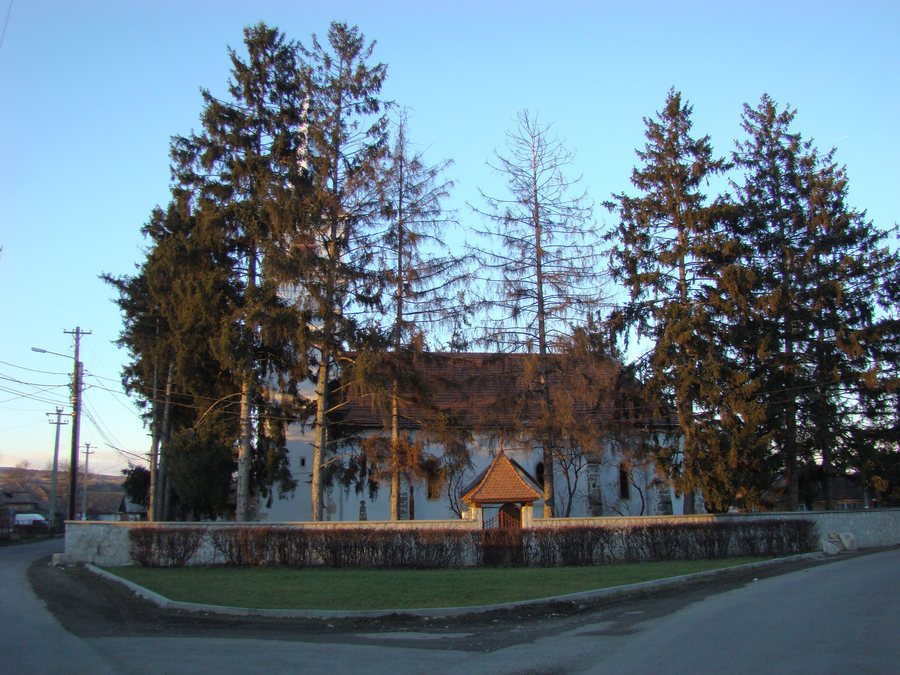 File:Biserica reformata din Mihai Viteazu (3).JPG