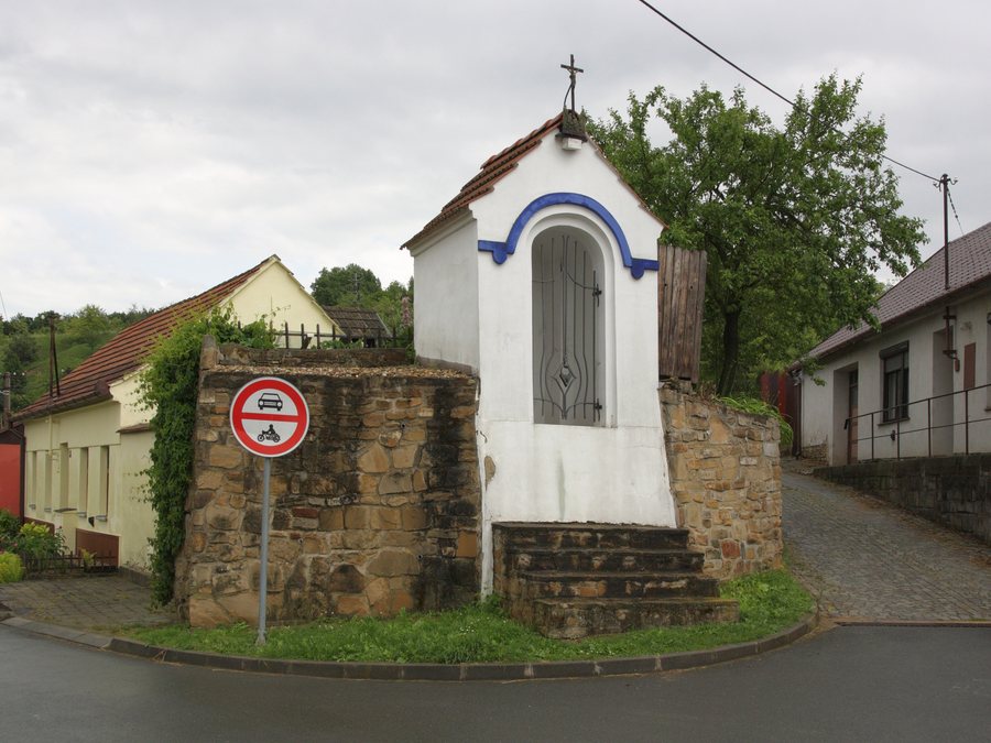 File:Lovčičky - kaple sv Floriána obr1.jpg