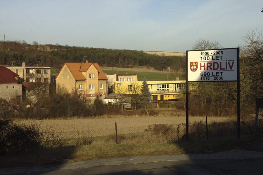 File:Hrdlív, 600 let obce.jpg