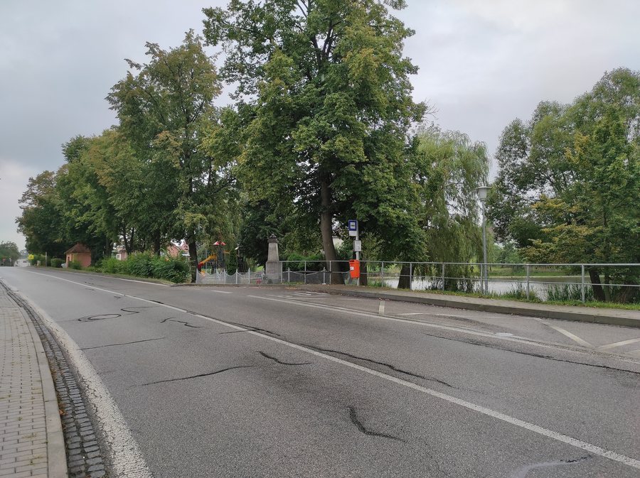 File:Zastávka MHD Srubec,Náves 01.jpg