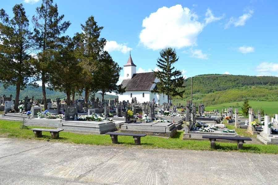 File:Gemerský Jablonec - Church of St. Abdon and Sennen -d.jpg