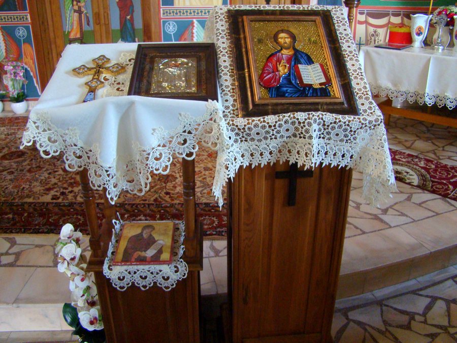 File:Biserica Sfinții Apostoli din Hărău (11).jpg