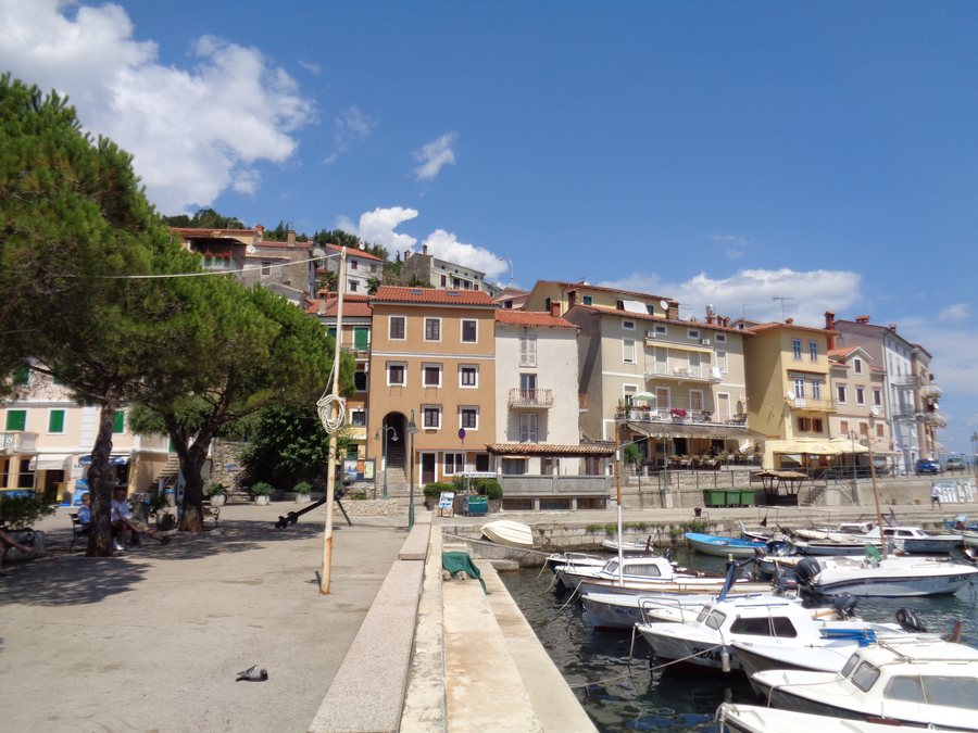 File:Mošćenička Draga - riva.jpg