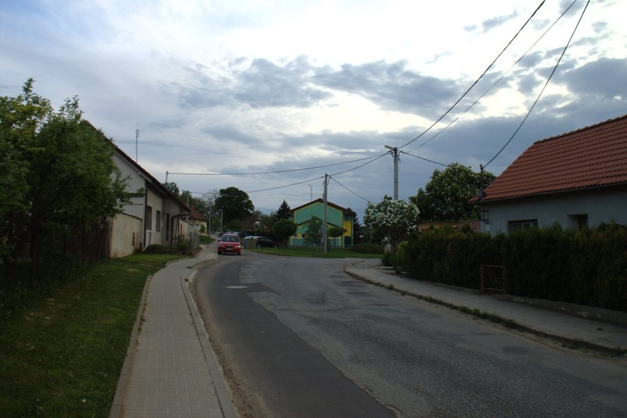 File:Borotice, cesta.jpg