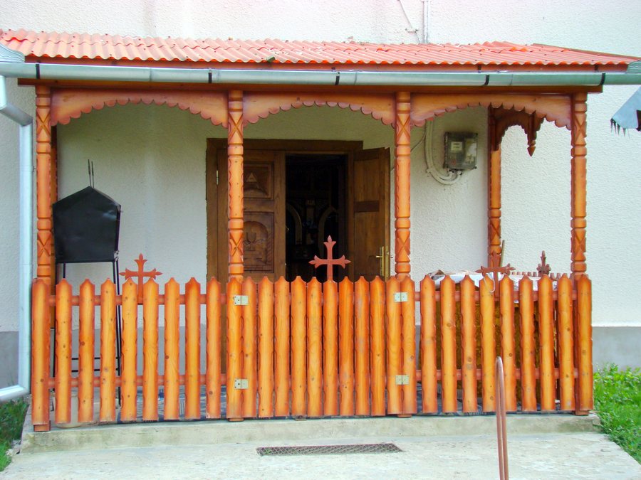 File:Biserica ortodoxă din Stâna de Mureș (2).jpg