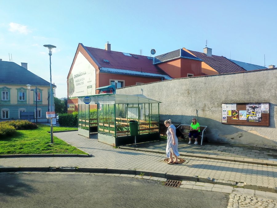 File:Moravský Beroun, zastávka náměstí.jpg