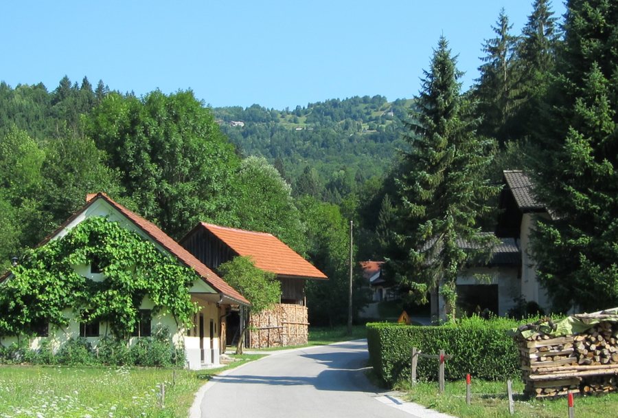 File:Gabrje Slovenia - Žerovnik.JPG