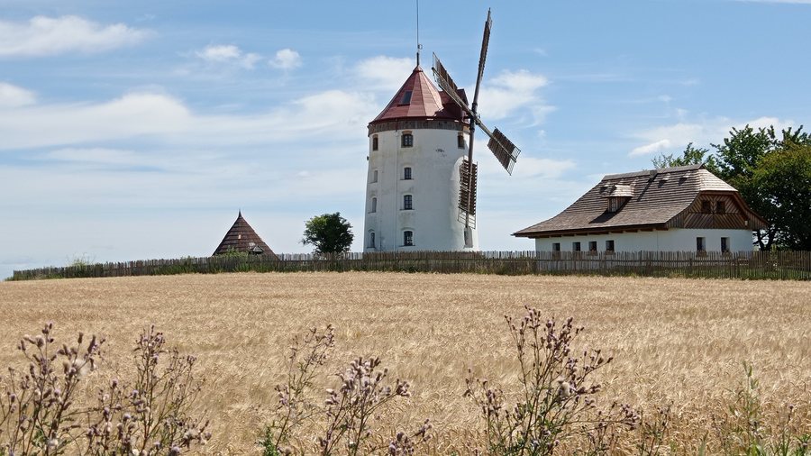 File:Vrátno Windmill 08.jpg
