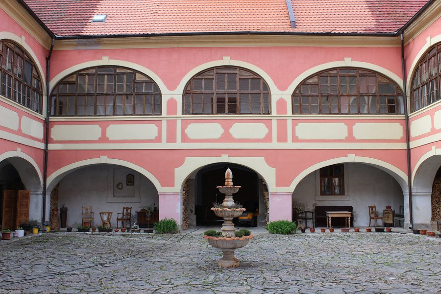 File:Lešany (okres Benešov).jpg