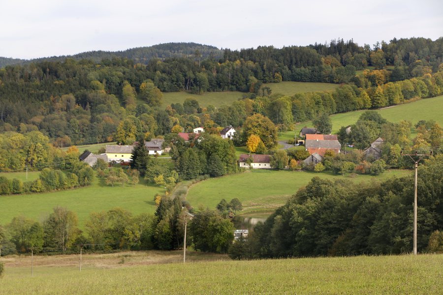 File:Strážov, Horní Němčice, view from Mladotice.jpg