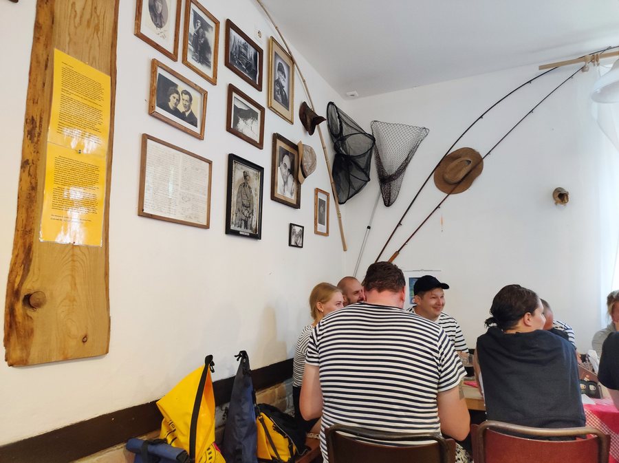 File:Nezabudice, U Rozvědčíka, interiér.jpg