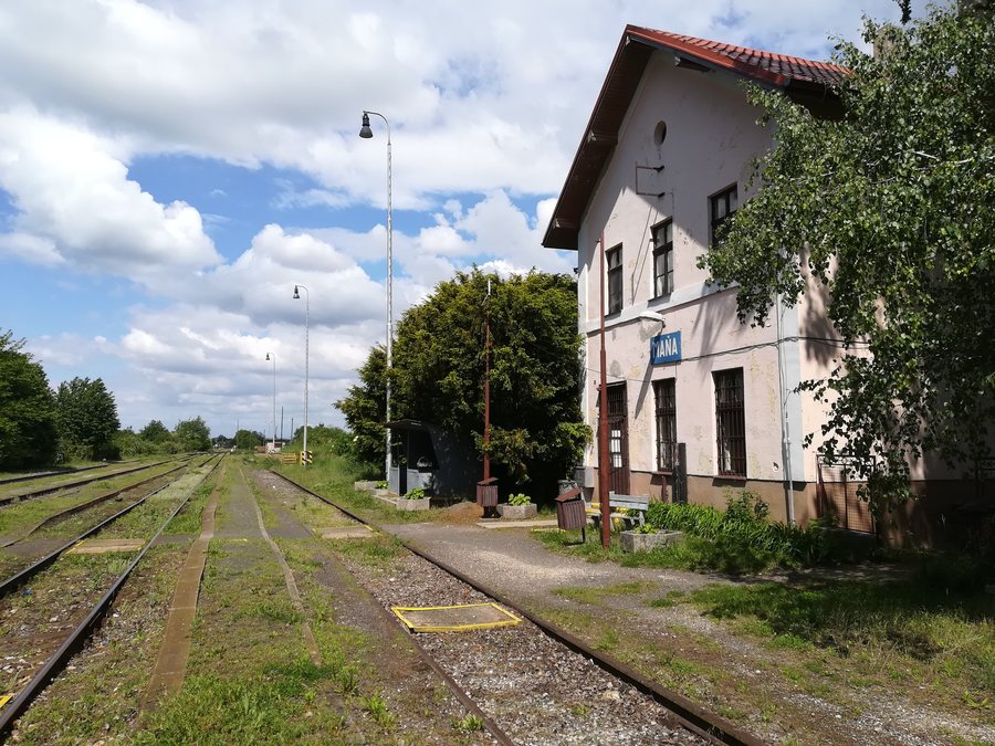 File:Mana railway station.jpg