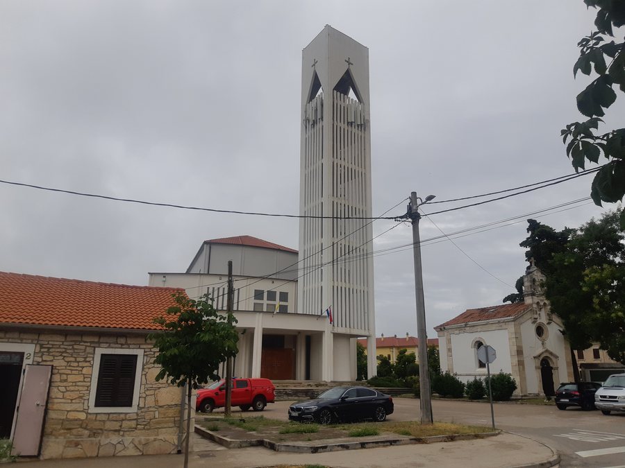 File:1-2 Crkve, Kistanje (1).jpg