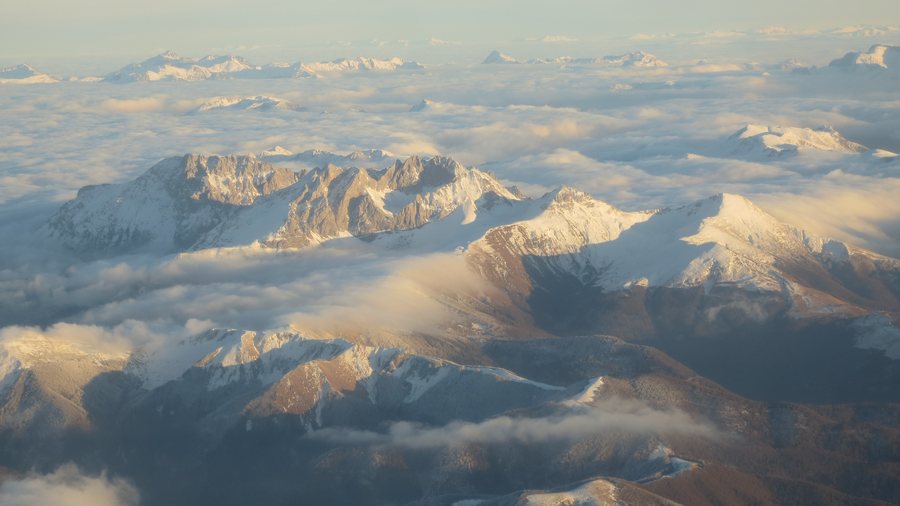 File:Kolasin district Komovi massif Ljevorćki Kom2453 masl Vasojevićki Kom2460 masl Kučki Kom 2487 masl Rogam 2235 masl peak 2185 masl IMG 1361.JPG