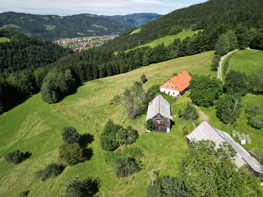 File:Kmetija Markuš, Kumen.jpg