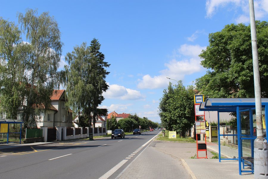 File:001 Rudná zastávka autobusů Dušníky JZ.jpg