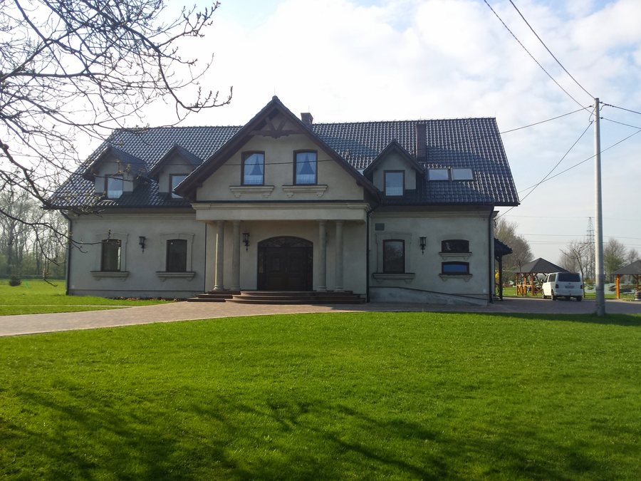File:Galizienhof in Skidziń - panoramio.jpg