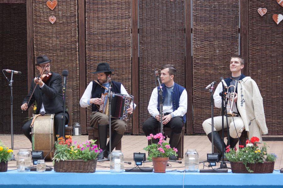 File:Folk musicians from Myjava region at the Myjava-Festival 2017 Slovakia.jpg
