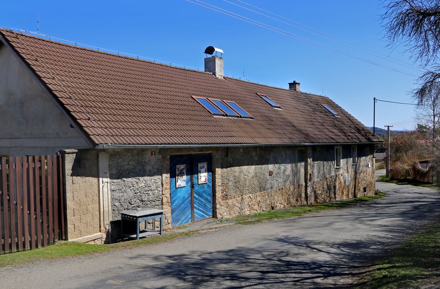 File:Sázava, Čeřenice, house No 9.jpg