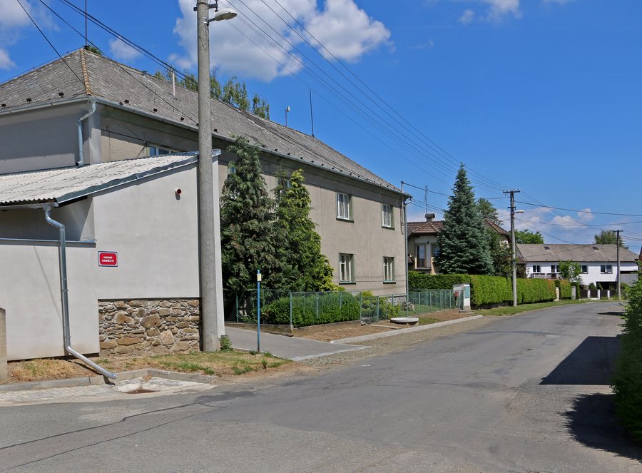 File:Haňovice, Kluzov, local street.jpg