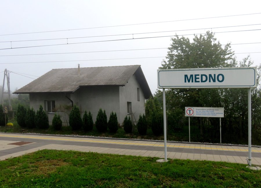 File:Medno Slovenia - rail halt.jpg