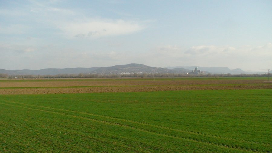 File:Nána, Slovakia - panoramio (1).jpg
