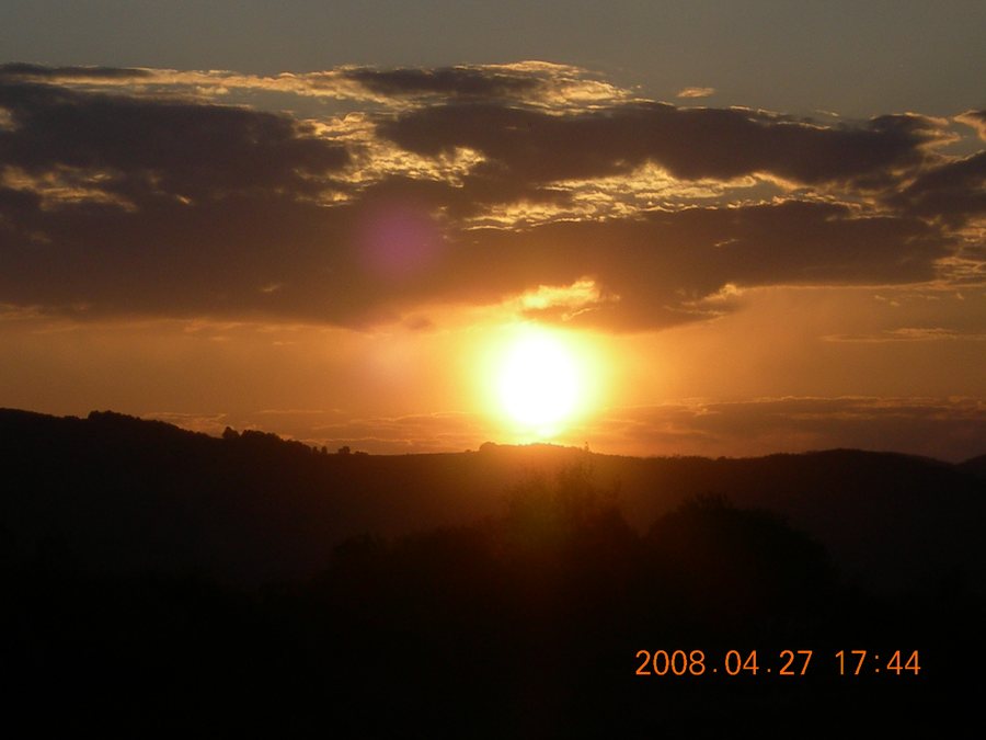 File:Gilău, Cluj Sunset 20080427.jpg