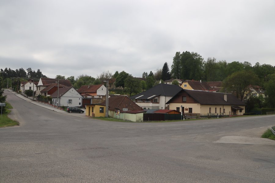 File:Overview of houses in Dobrá Voda, Mladoňovice, Třebíč District.jpg
