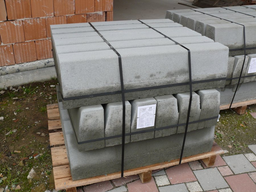 File:Concrete Curbs - PREFA Sučany - Slovakia 02.jpg