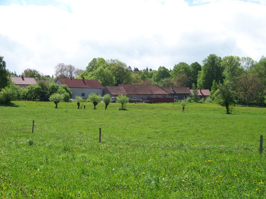 File:Lhotka (Vojkov) (01).jpg