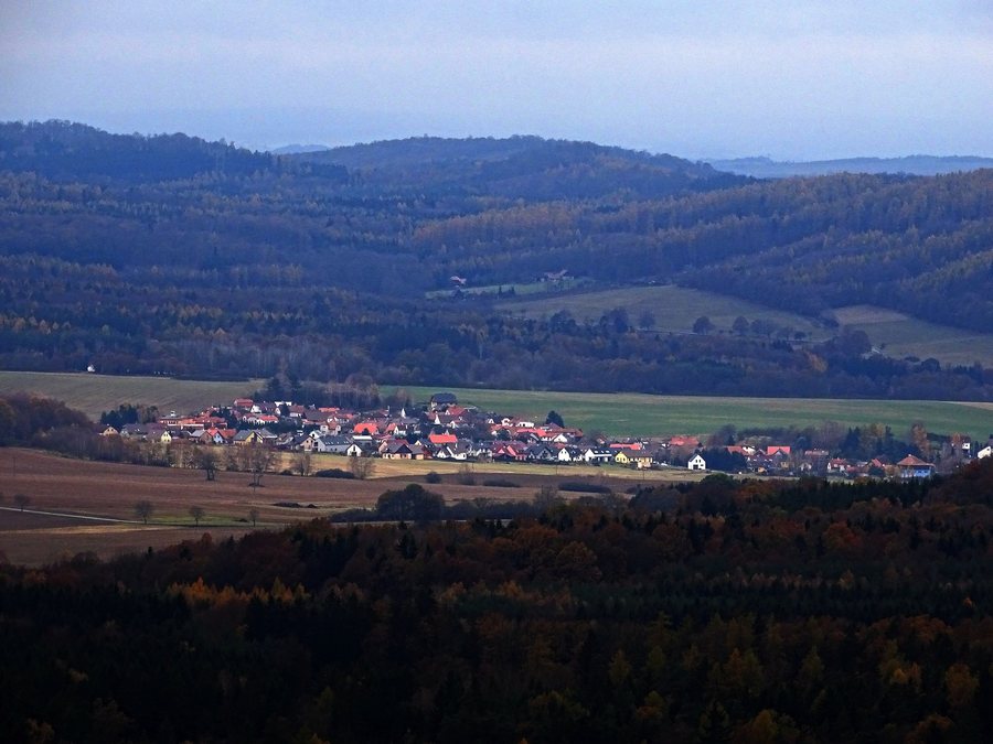 File:Výhled z Máminky, Kublov.jpg