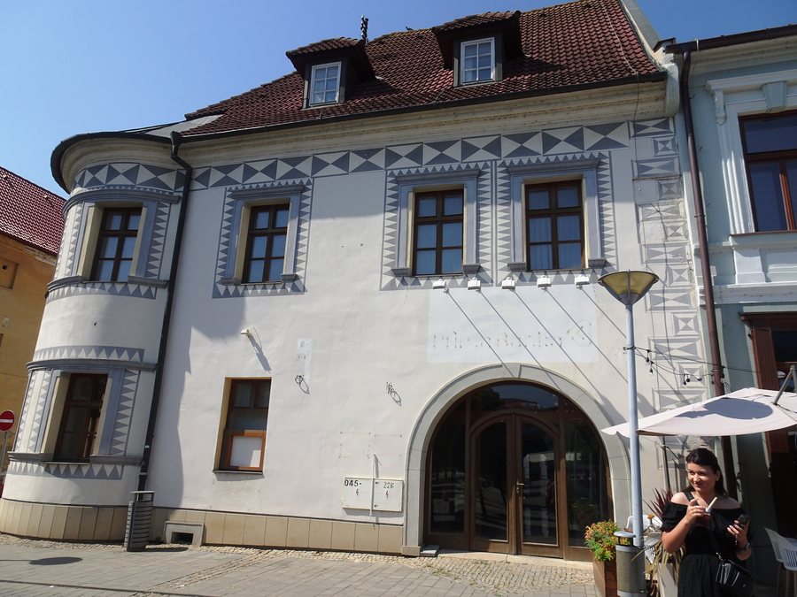 File:Nové Mesto nad Váhom, Námestie Slobody 1.jpg