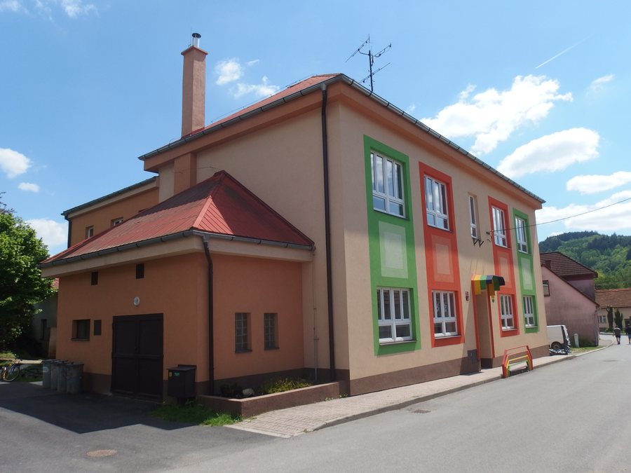 File:Janová, škola.jpg