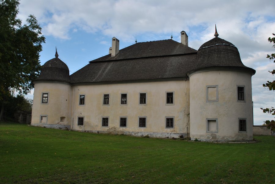 File:Ostrá Lúka - Slovakia - manor-house.jpg