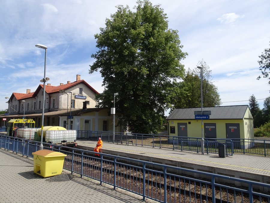 File:Janovice nad Úhlavou, nádraží (4).jpg