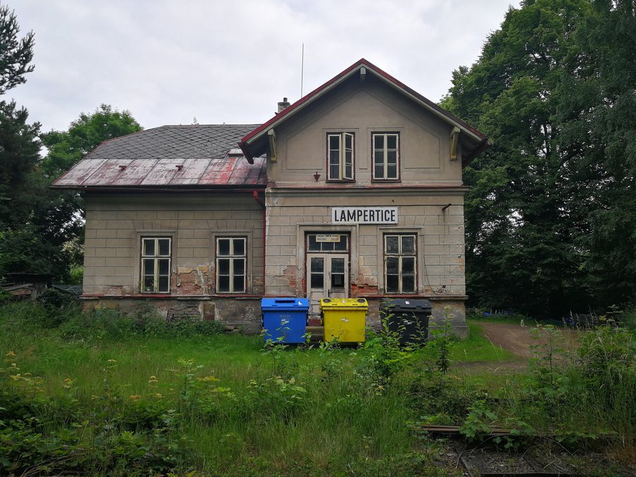 File:Lampertice (železniční stanice) 06.jpg