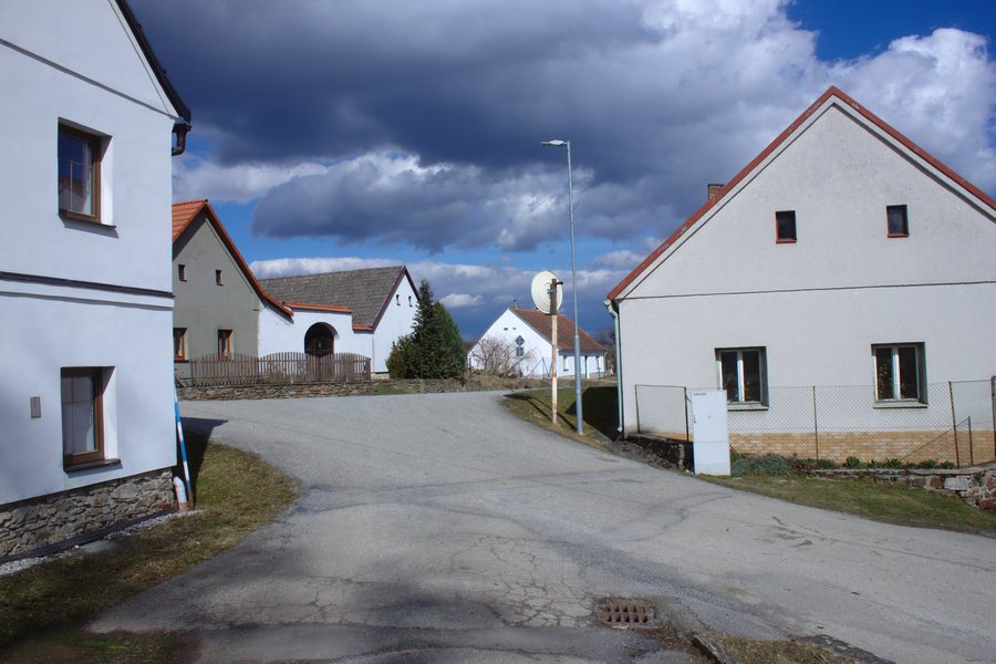 File:Branišovice, domy.jpg