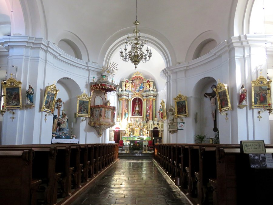 File:Dobrnič Slovenia - church interior.jpg